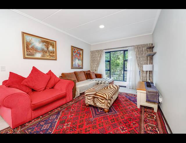 2 BEDROOM APARTMENT FOR SALE IN BRYANSTON